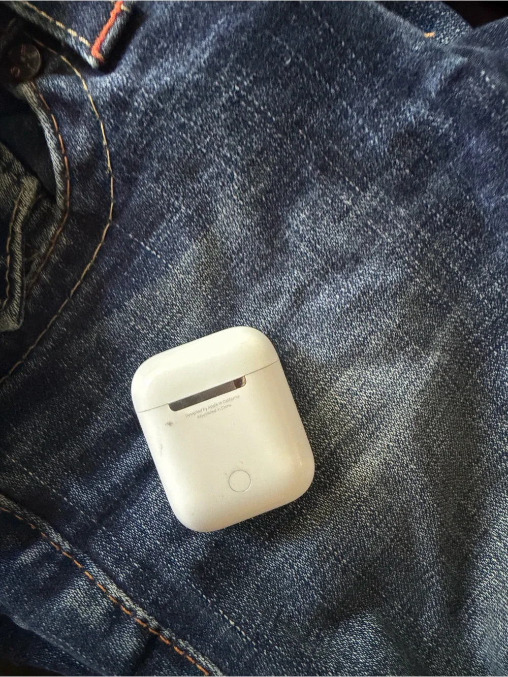 Apple White Wireless Earbuds Charging Case